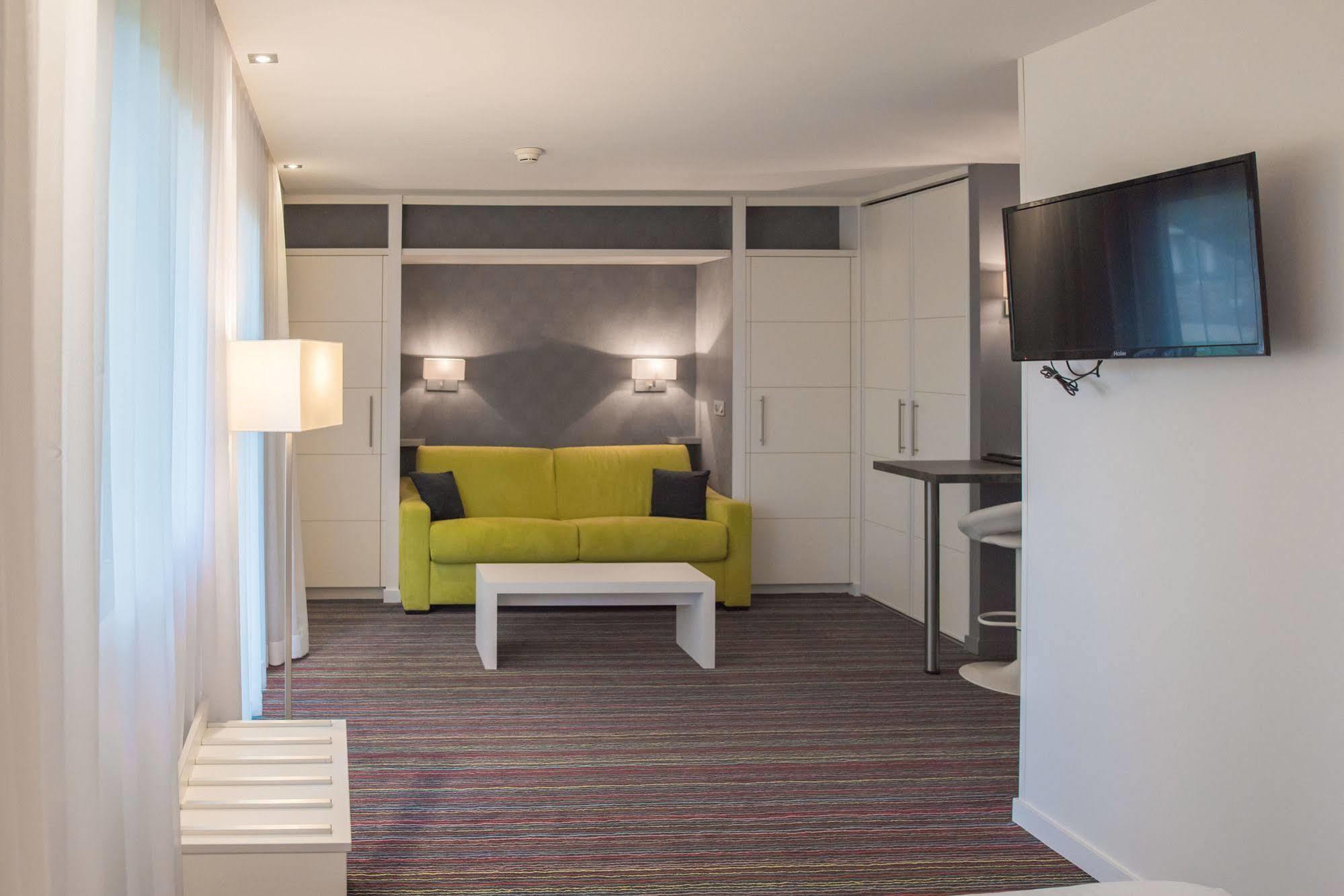 Hotel Logis Domaine Du Moulin Cavier 3*